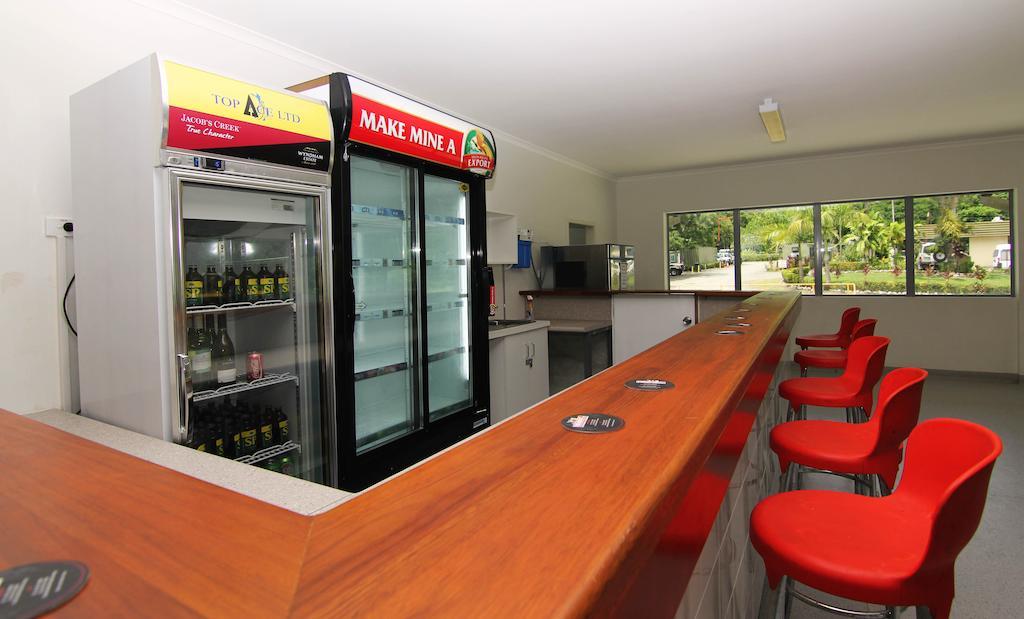 Crossroads Hotel Lae Omili Extérieur photo
