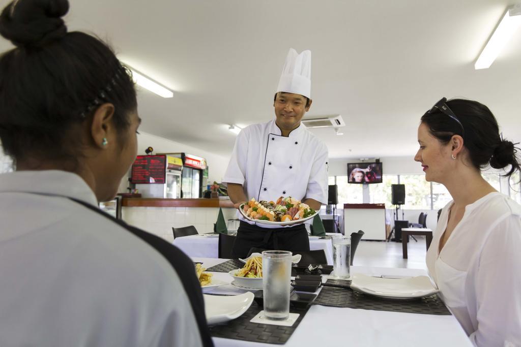 Crossroads Hotel Lae Omili Extérieur photo